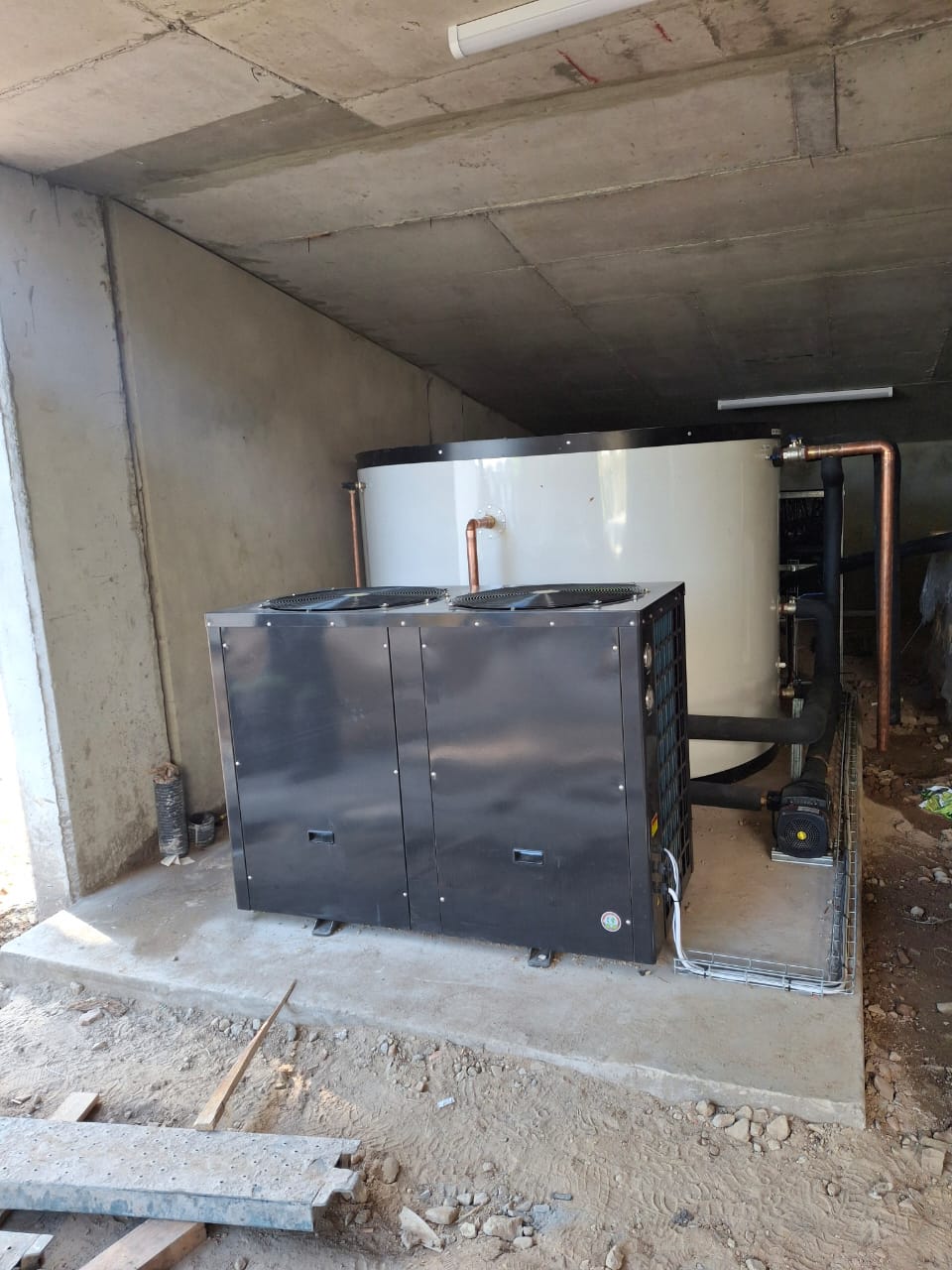 10 000 L heat pump installation — Stellenbosch, Western Cape
